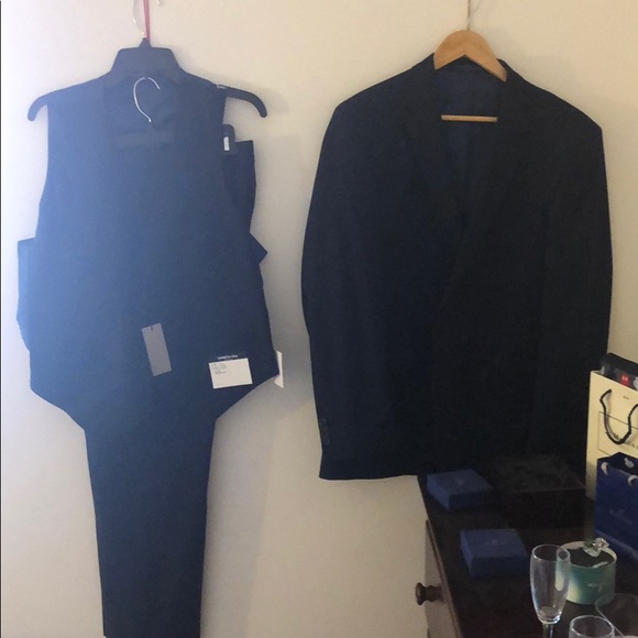 Men’s Kenneth Cole Navy suit - Picture 1 of 1